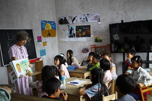 children's books illustrator & writer Lizzy Rockwell in China book reading