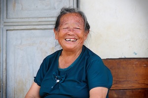 保山 smiling old lady