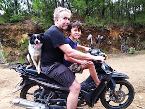 life in Dali 生活在大理 dog on motorbike