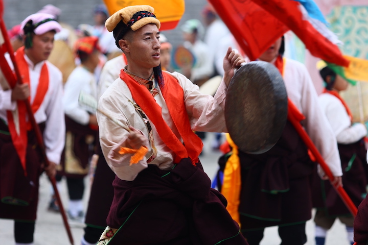 Rebkong Shaman Festival རེབ་གོང་ཀླུ་རོལ། 热贡六月会 drums