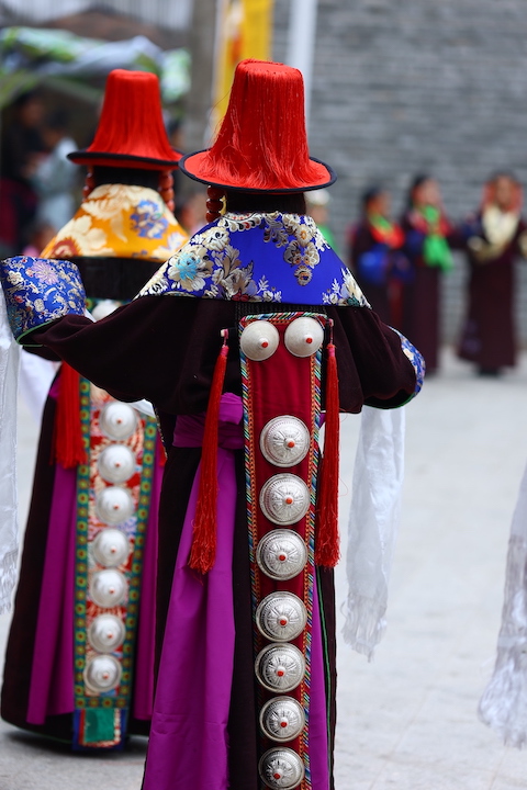 རེབ་གོང་ཀླུ་རོལ། 热贡六月会以舞娱神