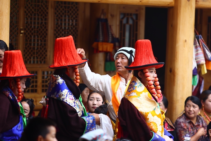 རེབ་གོང་ཀླུ་རོལ། 热贡六月会 神舞