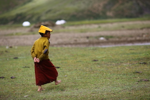 children on grassland 理塘 litang