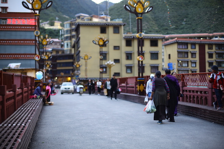 town of Xinlong 甘孜新龙县