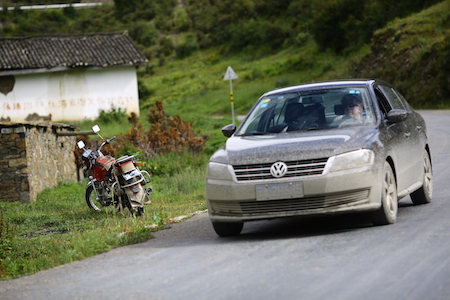 beetabonk driving in Ganze Tibetan region