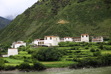 life of the valley in Tibet