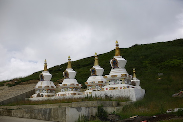 sky burial site of Yaqing monastery