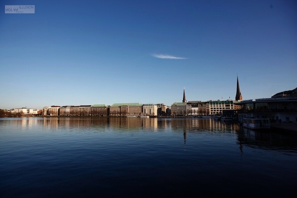 symbol image of Hamburg, Germany in early spring, by Keiko Wong Not An Illusion Photography 德国标志图汉堡初春之蓝生命-非幻觉摄影