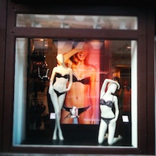 windows of underware display 内衣橱窗