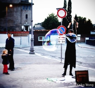 bubble performer on street of Rome 罗马街头泡泡表演 