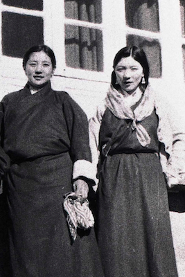 Lakar Tsering & Tselu 慈玲慈璐
