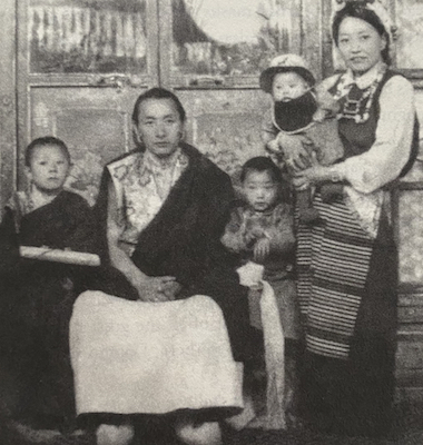 平措颇章萨迦贡玛,夫人与孩子