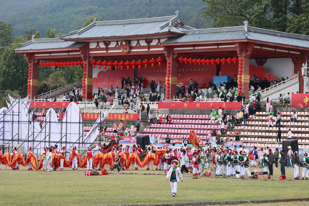 The March Street Festival, known as Sanyuejie, is one of the most significant traditional celebrations of the Bai ethnic minority in Dali三月街民族节