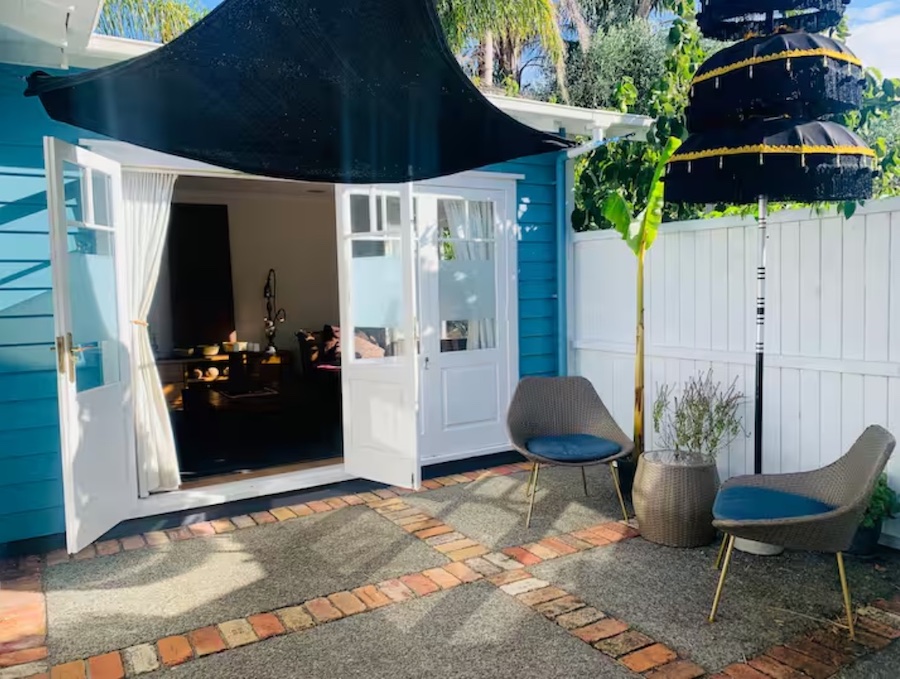 hotel vs airbnb