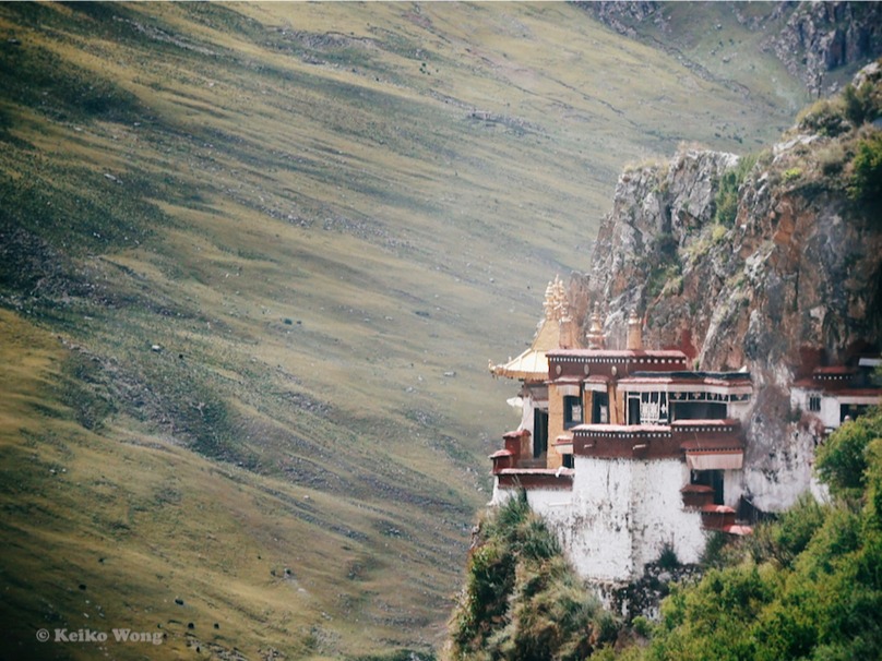 Drak Yerpa monastery, temple on cliff